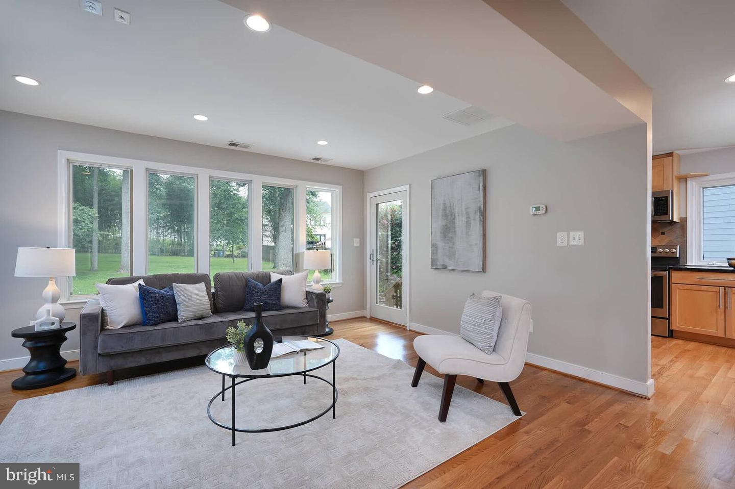 809 PLUM ST SW, VIENNA, Virginia 22180, 6 Bedrooms Bedrooms, ,4 BathroomsBathrooms,Residential,For sale,809 PLUM ST SW,VAFX2256556 MLS # VAFX2256556