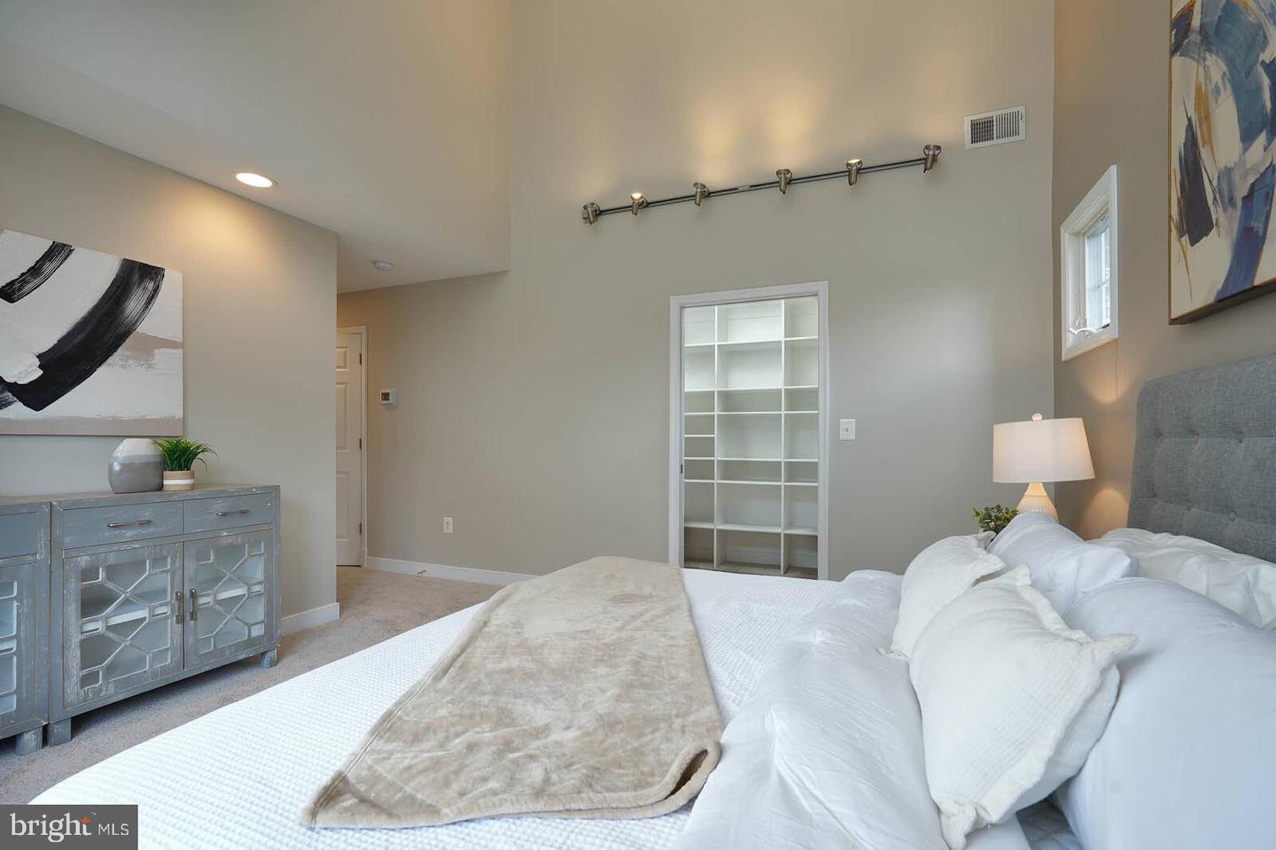 809 PLUM ST SW, VIENNA, Virginia 22180, 6 Bedrooms Bedrooms, ,4 BathroomsBathrooms,Residential,For sale,809 PLUM ST SW,VAFX2256556 MLS # VAFX2256556