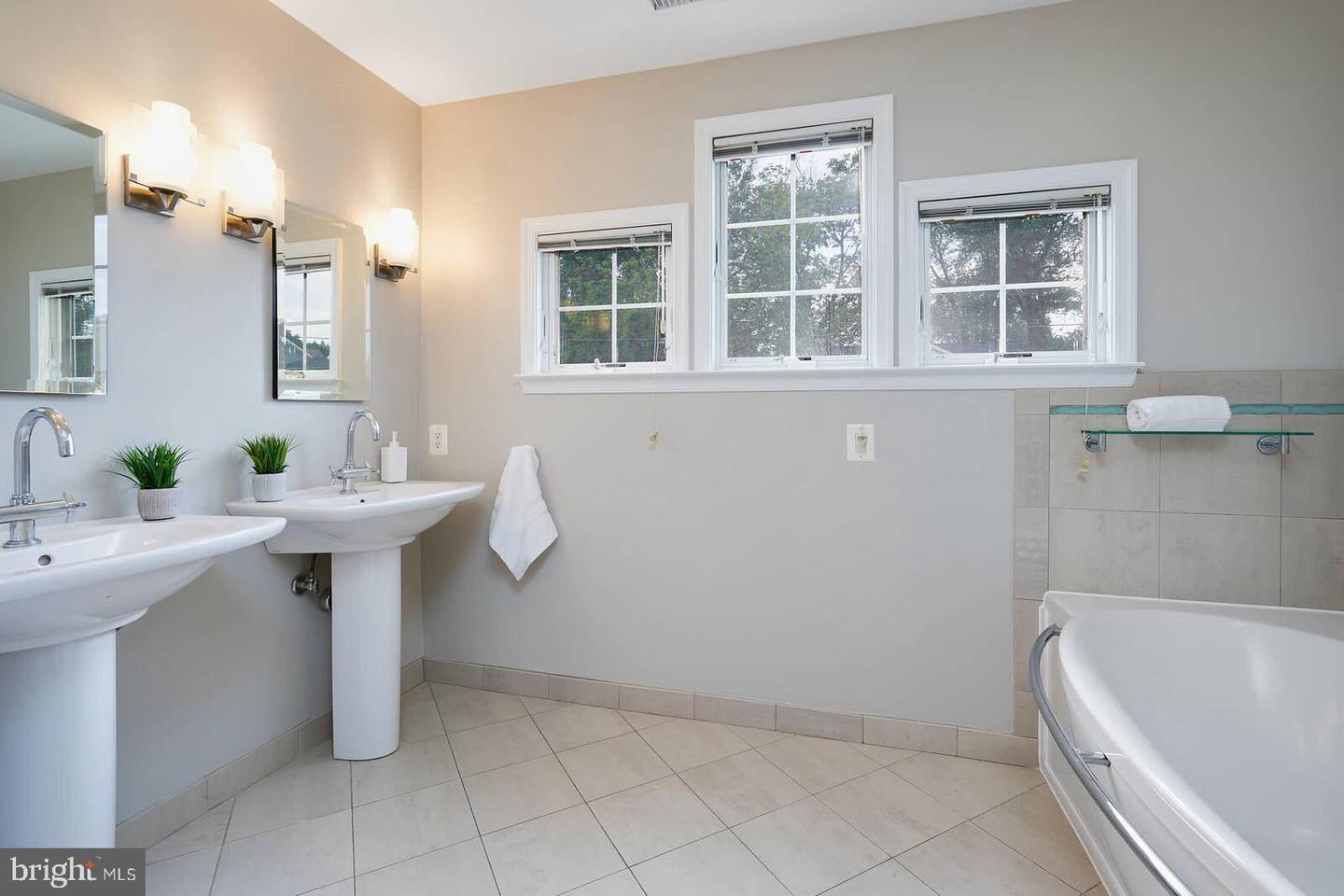 809 PLUM ST SW, VIENNA, Virginia 22180, 6 Bedrooms Bedrooms, ,4 BathroomsBathrooms,Residential,For sale,809 PLUM ST SW,VAFX2256556 MLS # VAFX2256556