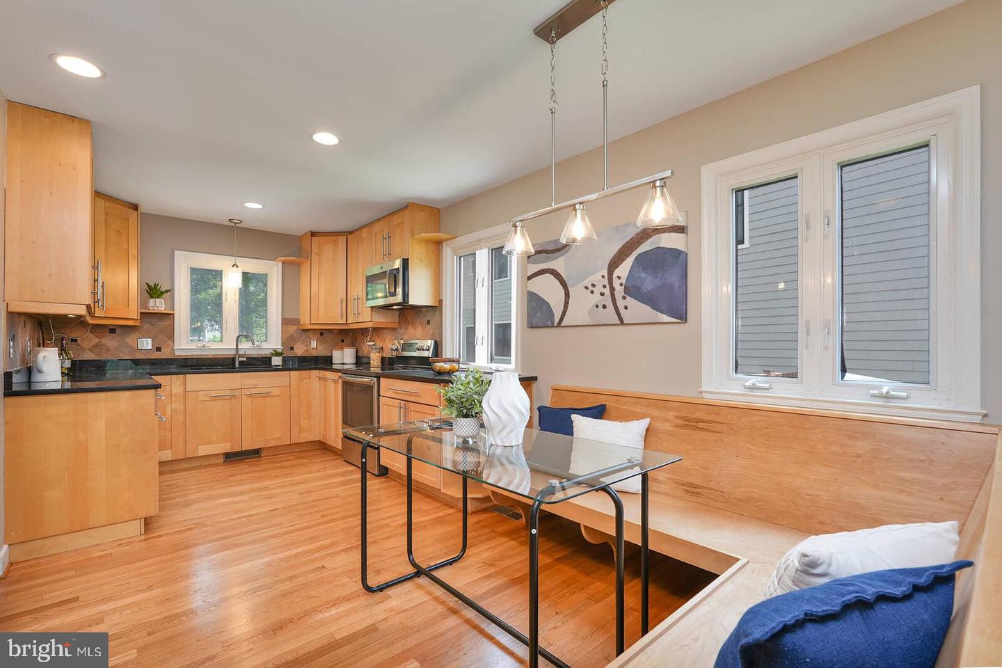 809 PLUM ST SW, VIENNA, Virginia 22180, 6 Bedrooms Bedrooms, ,4 BathroomsBathrooms,Residential,For sale,809 PLUM ST SW,VAFX2256556 MLS # VAFX2256556