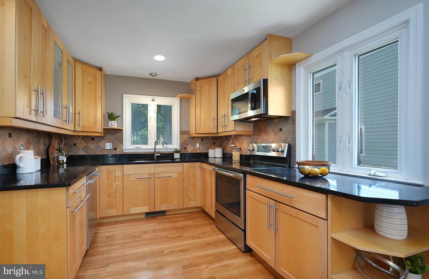 809 PLUM ST SW, VIENNA, Virginia 22180, 6 Bedrooms Bedrooms, ,4 BathroomsBathrooms,Residential,For sale,809 PLUM ST SW,VAFX2256556 MLS # VAFX2256556
