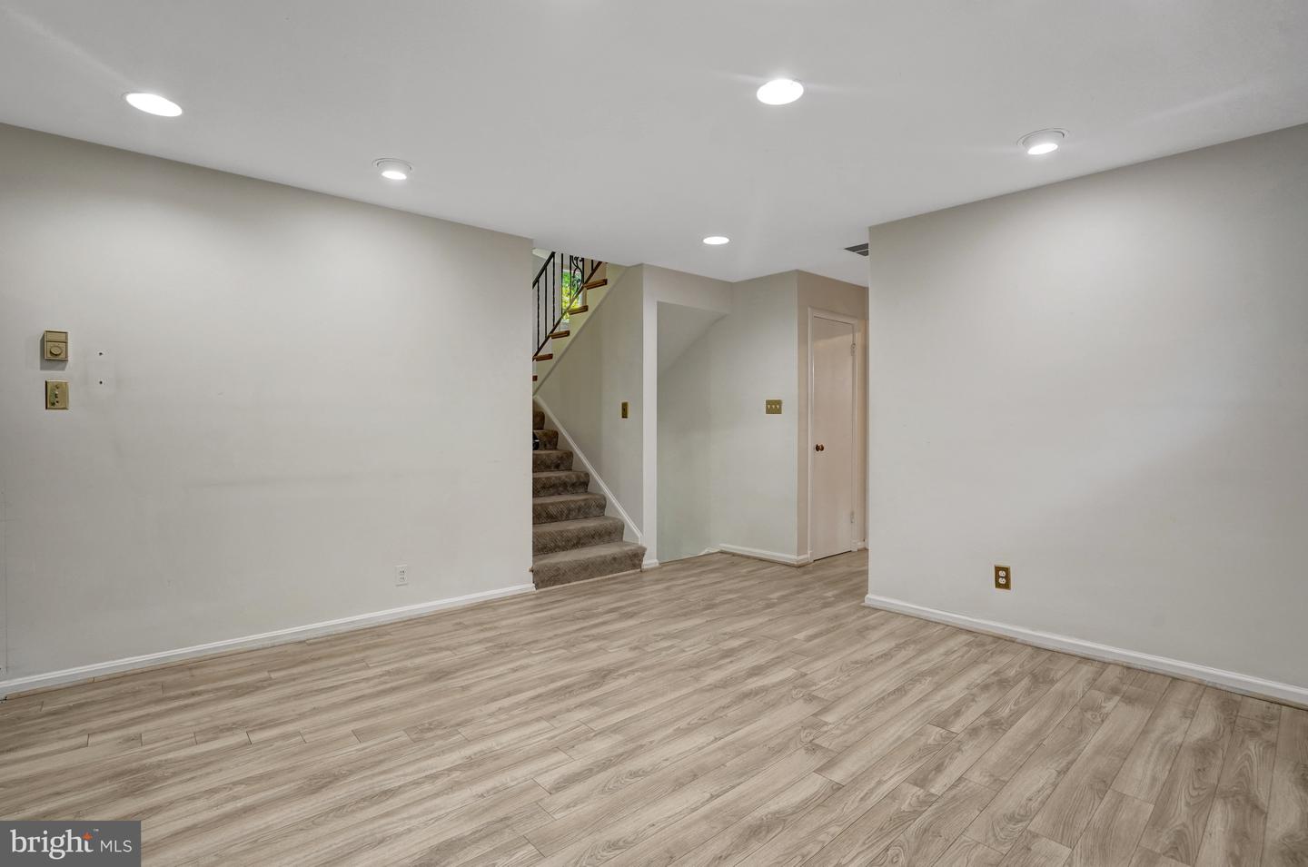 811 E TIMBER BRANCH PKWY, ALEXANDRIA, Virginia 22302, 5 Bedrooms Bedrooms, ,3 BathroomsBathrooms,Residential,For sale,811 E TIMBER BRANCH PKWY,VAAX2047672 MLS # VAAX2047672