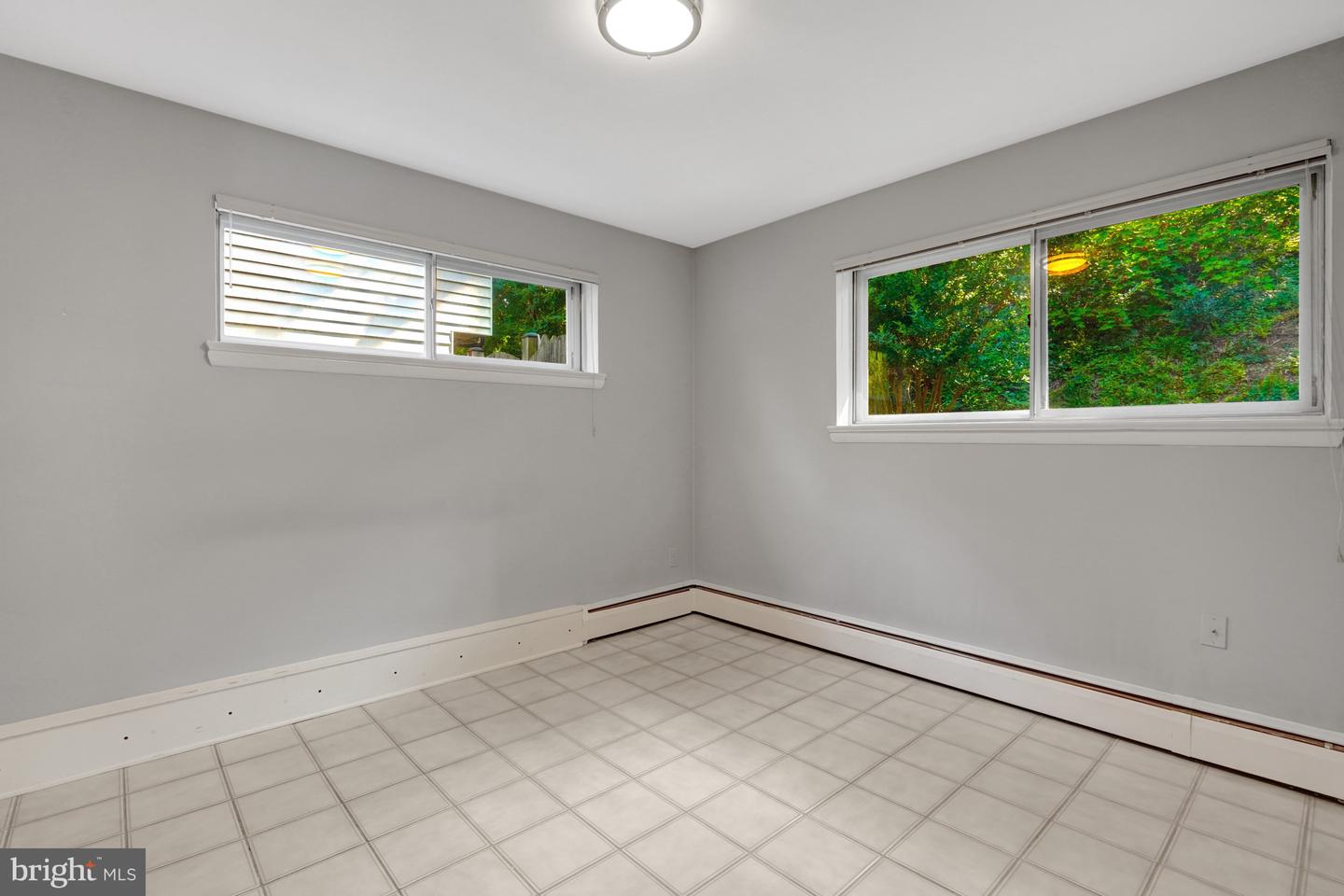 811 E TIMBER BRANCH PKWY, ALEXANDRIA, Virginia 22302, 5 Bedrooms Bedrooms, ,3 BathroomsBathrooms,Residential,For sale,811 E TIMBER BRANCH PKWY,VAAX2047672 MLS # VAAX2047672
