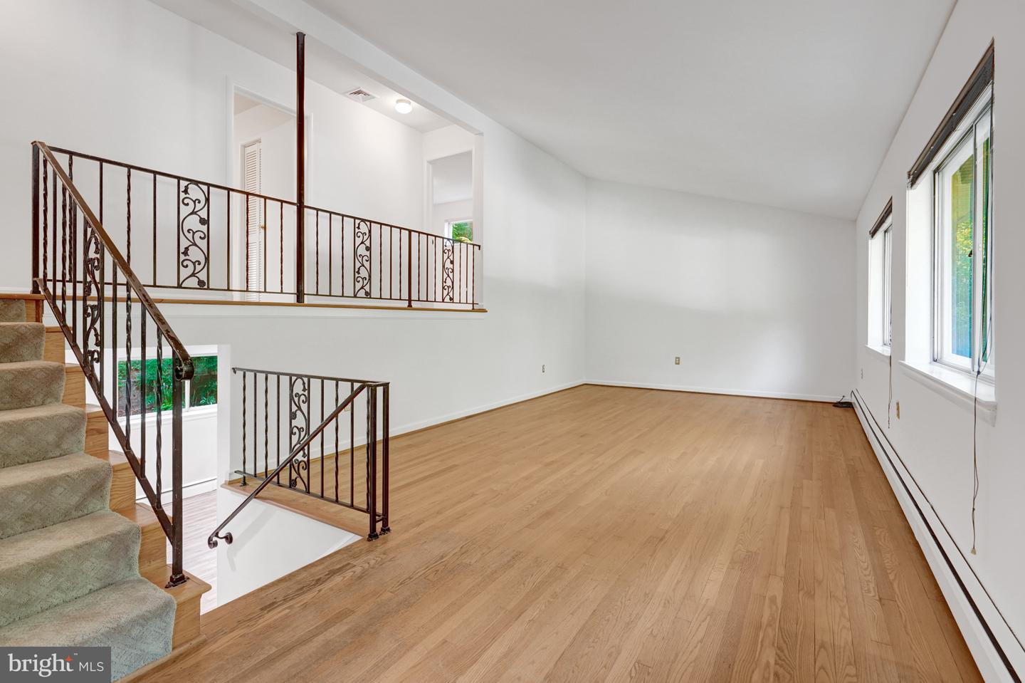 811 E TIMBER BRANCH PKWY, ALEXANDRIA, Virginia 22302, 5 Bedrooms Bedrooms, ,3 BathroomsBathrooms,Residential,For sale,811 E TIMBER BRANCH PKWY,VAAX2047672 MLS # VAAX2047672