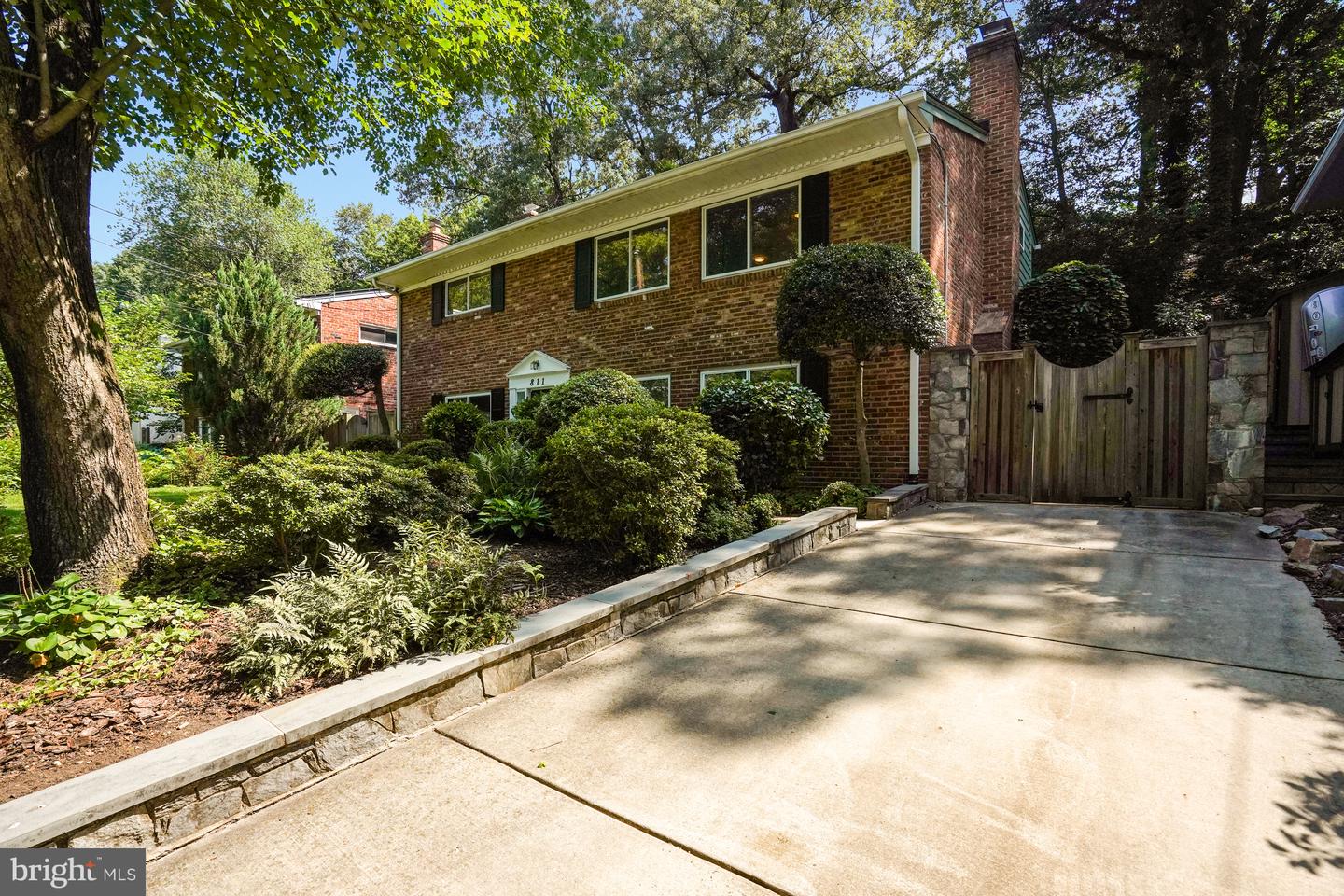 811 E TIMBER BRANCH PKWY, ALEXANDRIA, Virginia 22302, 5 Bedrooms Bedrooms, ,3 BathroomsBathrooms,Residential,For sale,811 E TIMBER BRANCH PKWY,VAAX2047672 MLS # VAAX2047672