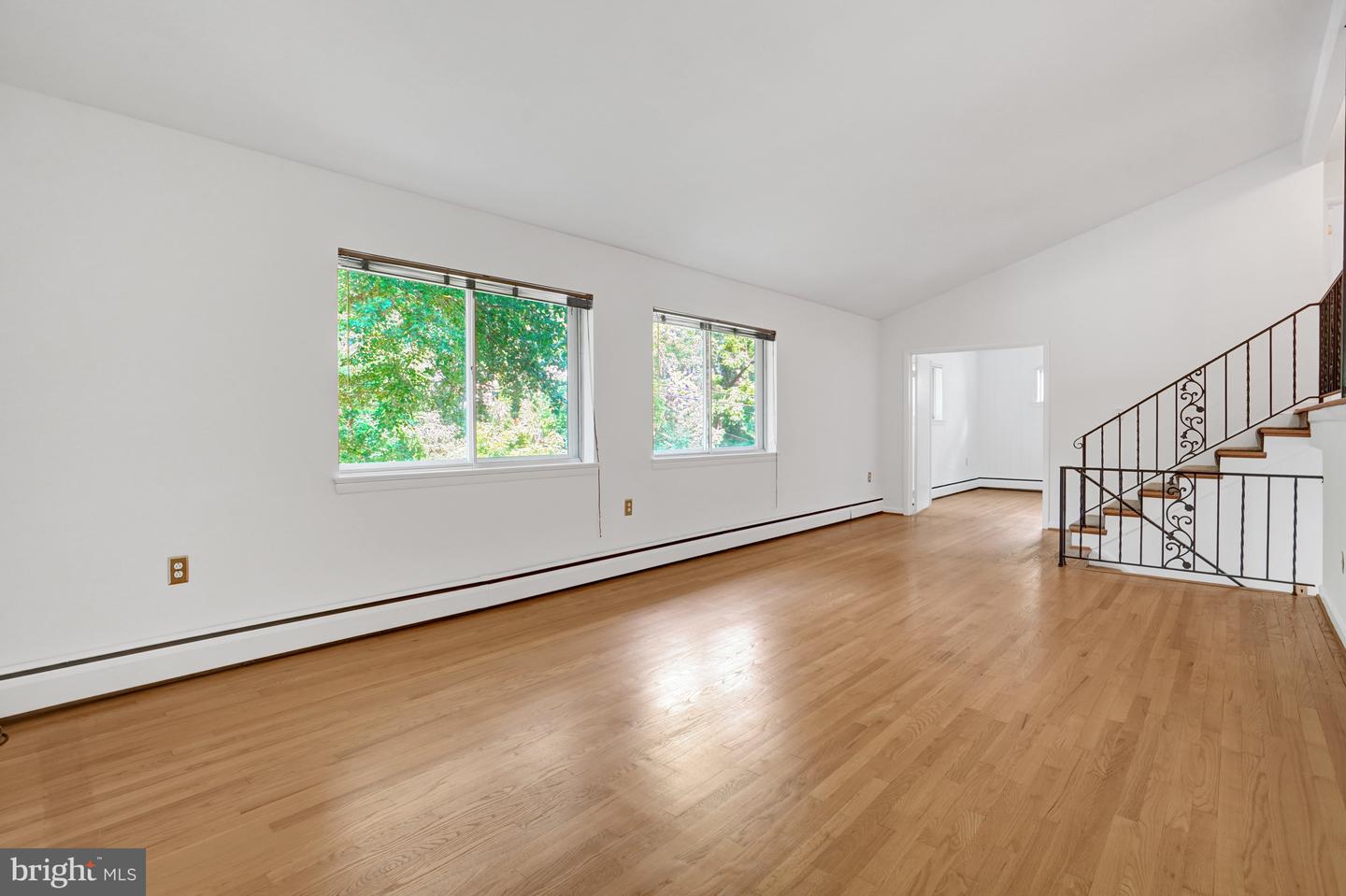 811 E TIMBER BRANCH PKWY, ALEXANDRIA, Virginia 22302, 5 Bedrooms Bedrooms, ,3 BathroomsBathrooms,Residential,For sale,811 E TIMBER BRANCH PKWY,VAAX2047672 MLS # VAAX2047672