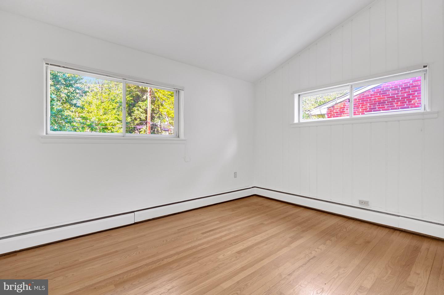 811 E TIMBER BRANCH PKWY, ALEXANDRIA, Virginia 22302, 5 Bedrooms Bedrooms, ,3 BathroomsBathrooms,Residential,For sale,811 E TIMBER BRANCH PKWY,VAAX2047672 MLS # VAAX2047672