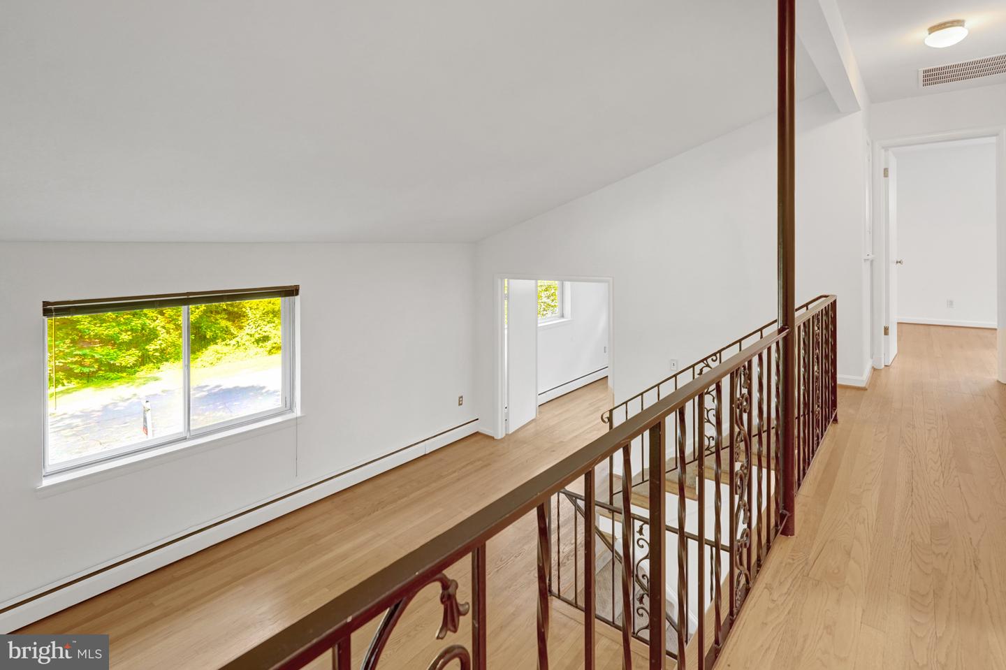 811 E TIMBER BRANCH PKWY, ALEXANDRIA, Virginia 22302, 5 Bedrooms Bedrooms, ,3 BathroomsBathrooms,Residential,For sale,811 E TIMBER BRANCH PKWY,VAAX2047672 MLS # VAAX2047672