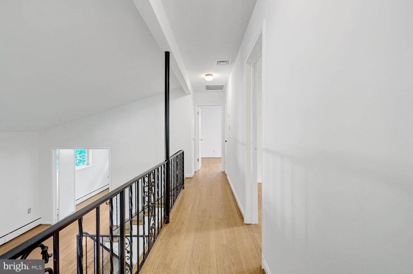 811 E TIMBER BRANCH PKWY, ALEXANDRIA, Virginia 22302, 5 Bedrooms Bedrooms, ,3 BathroomsBathrooms,Residential,For sale,811 E TIMBER BRANCH PKWY,VAAX2047672 MLS # VAAX2047672