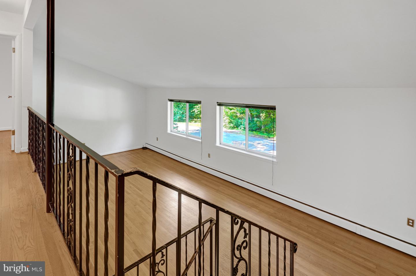 811 E TIMBER BRANCH PKWY, ALEXANDRIA, Virginia 22302, 5 Bedrooms Bedrooms, ,3 BathroomsBathrooms,Residential,For sale,811 E TIMBER BRANCH PKWY,VAAX2047672 MLS # VAAX2047672