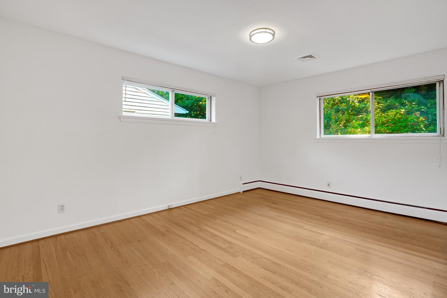 811 E TIMBER BRANCH PKWY, ALEXANDRIA, Virginia 22302, 5 Bedrooms Bedrooms, ,3 BathroomsBathrooms,Residential,For sale,811 E TIMBER BRANCH PKWY,VAAX2047672 MLS # VAAX2047672