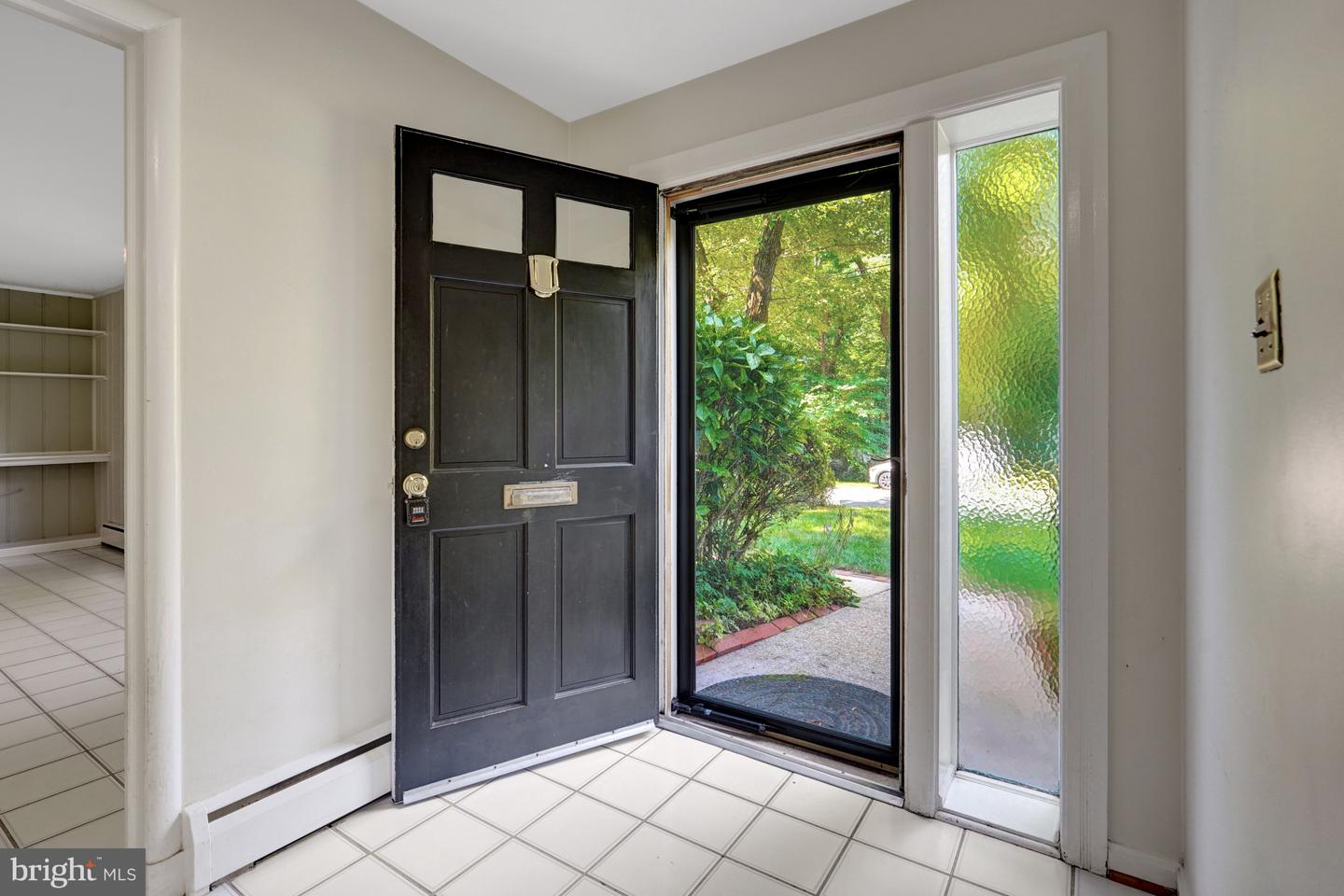 811 E TIMBER BRANCH PKWY, ALEXANDRIA, Virginia 22302, 5 Bedrooms Bedrooms, ,3 BathroomsBathrooms,Residential,For sale,811 E TIMBER BRANCH PKWY,VAAX2047672 MLS # VAAX2047672