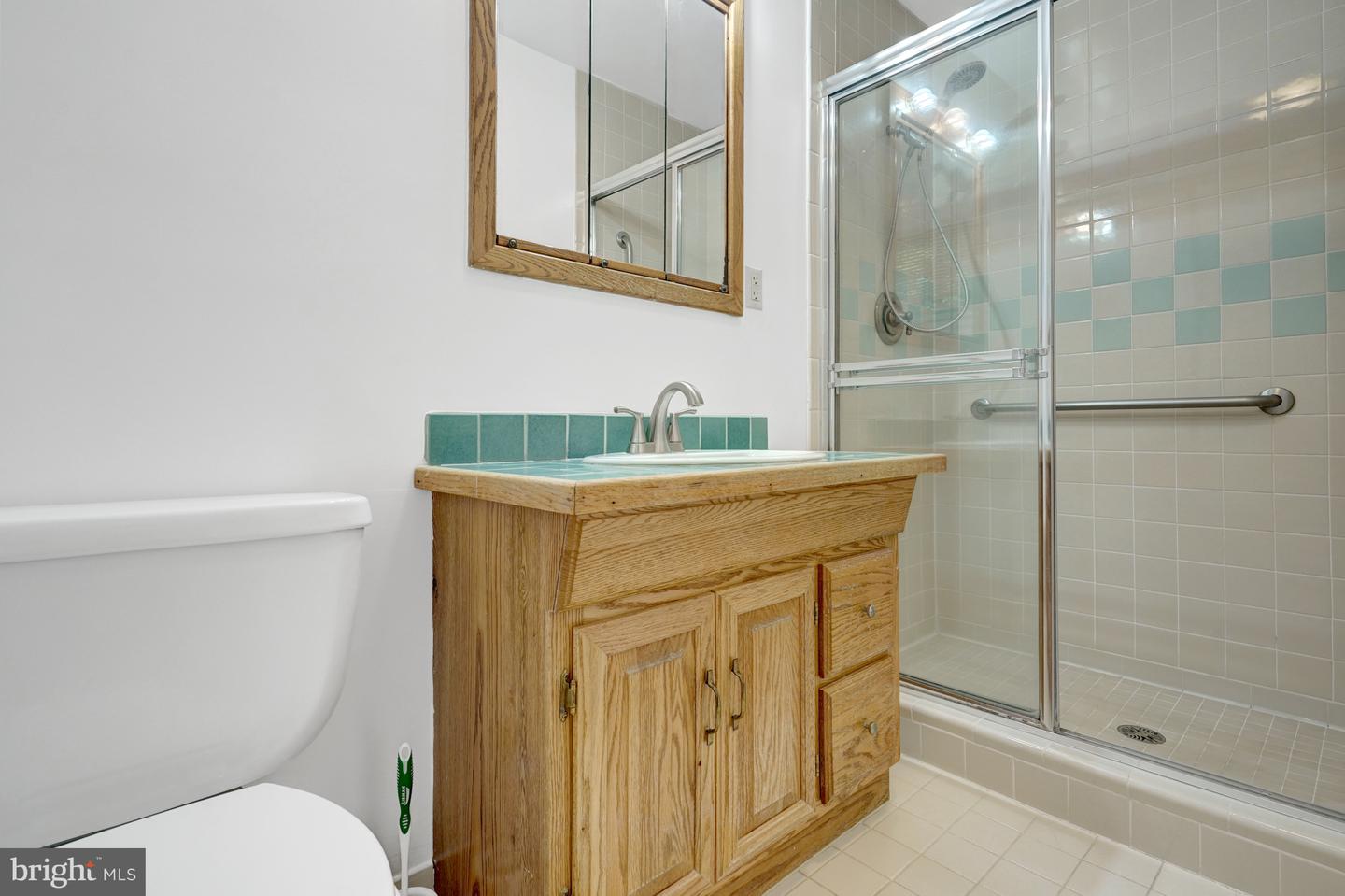 811 E TIMBER BRANCH PKWY, ALEXANDRIA, Virginia 22302, 5 Bedrooms Bedrooms, ,3 BathroomsBathrooms,Residential,For sale,811 E TIMBER BRANCH PKWY,VAAX2047672 MLS # VAAX2047672