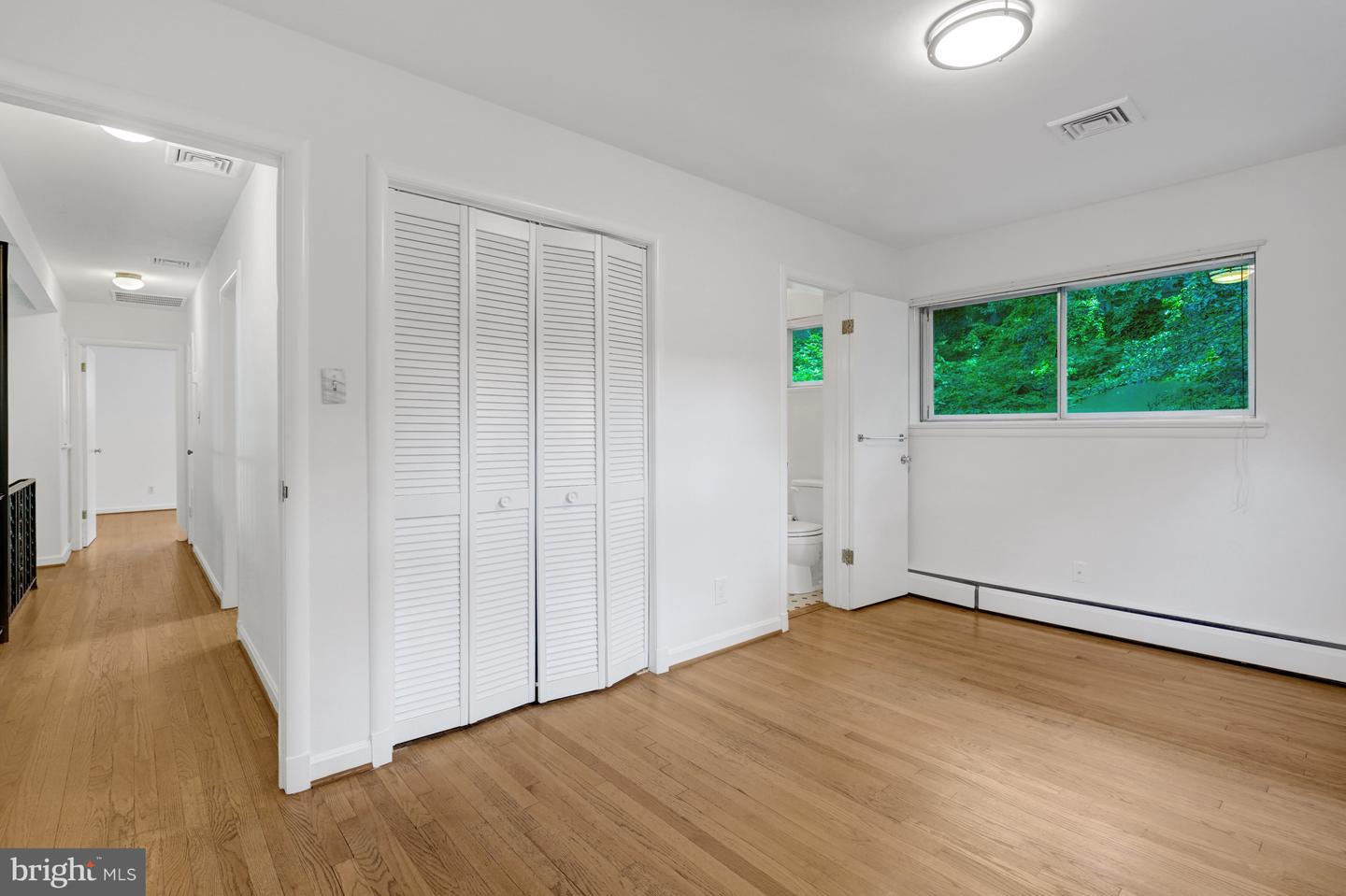 811 E TIMBER BRANCH PKWY, ALEXANDRIA, Virginia 22302, 5 Bedrooms Bedrooms, ,3 BathroomsBathrooms,Residential,For sale,811 E TIMBER BRANCH PKWY,VAAX2047672 MLS # VAAX2047672