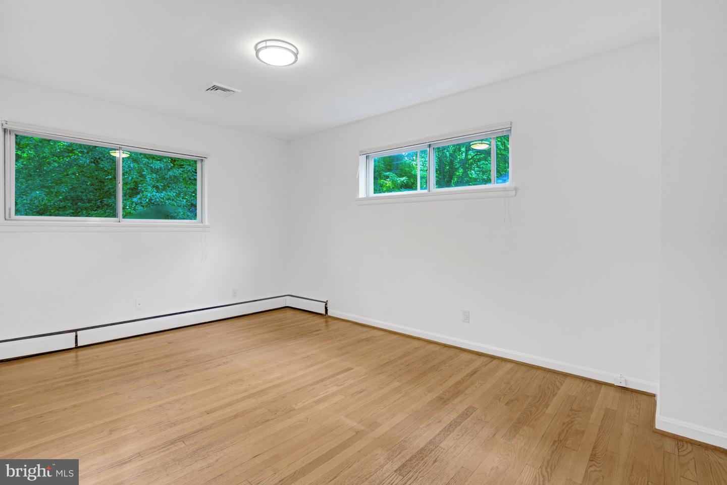 811 E TIMBER BRANCH PKWY, ALEXANDRIA, Virginia 22302, 5 Bedrooms Bedrooms, ,3 BathroomsBathrooms,Residential,For sale,811 E TIMBER BRANCH PKWY,VAAX2047672 MLS # VAAX2047672