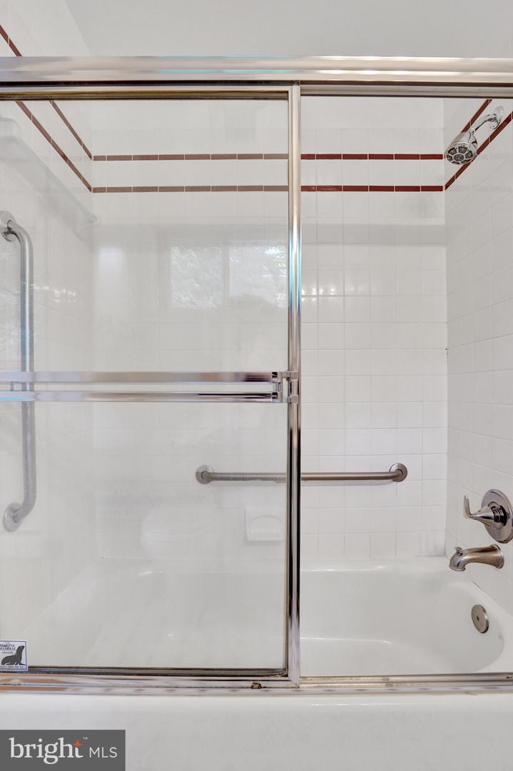 811 E TIMBER BRANCH PKWY, ALEXANDRIA, Virginia 22302, 5 Bedrooms Bedrooms, ,3 BathroomsBathrooms,Residential,For sale,811 E TIMBER BRANCH PKWY,VAAX2047672 MLS # VAAX2047672