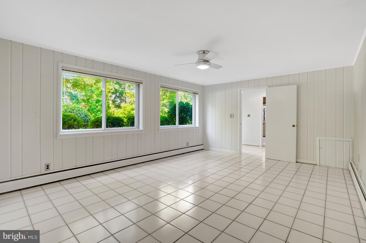 811 E TIMBER BRANCH PKWY, ALEXANDRIA, Virginia 22302, 5 Bedrooms Bedrooms, ,3 BathroomsBathrooms,Residential,For sale,811 E TIMBER BRANCH PKWY,VAAX2047672 MLS # VAAX2047672