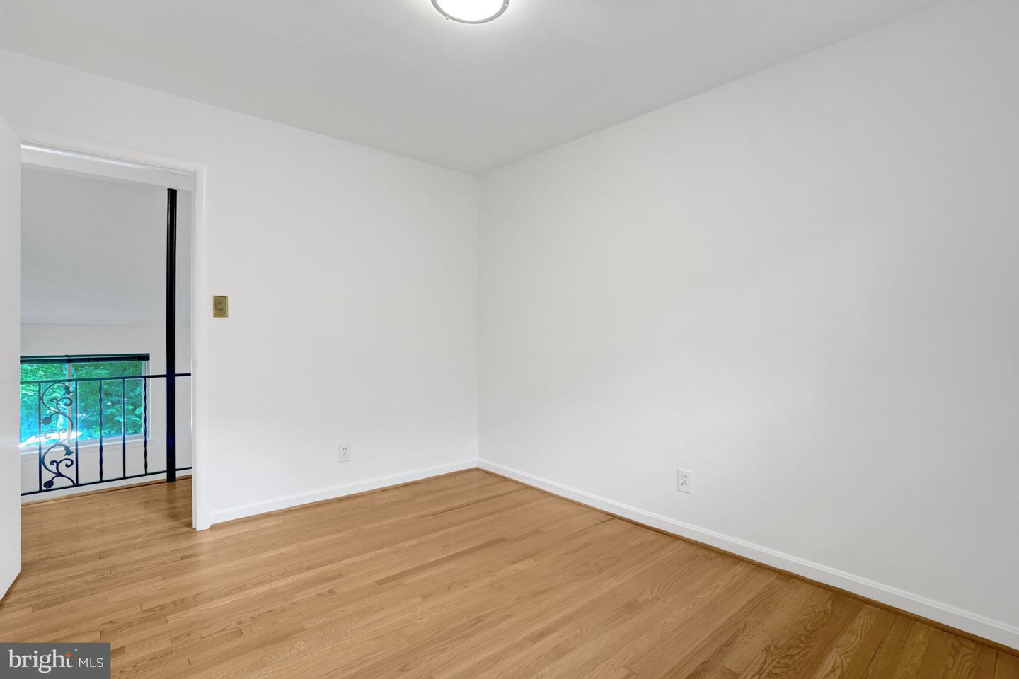 811 E TIMBER BRANCH PKWY, ALEXANDRIA, Virginia 22302, 5 Bedrooms Bedrooms, ,3 BathroomsBathrooms,Residential,For sale,811 E TIMBER BRANCH PKWY,VAAX2047672 MLS # VAAX2047672