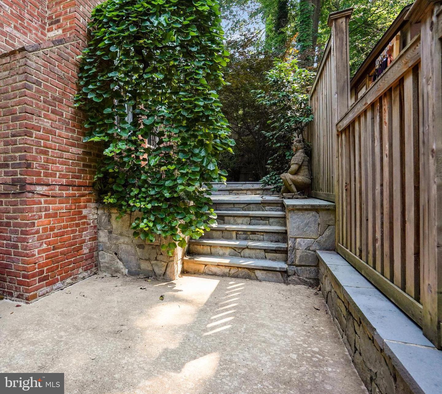 811 E TIMBER BRANCH PKWY, ALEXANDRIA, Virginia 22302, 5 Bedrooms Bedrooms, ,3 BathroomsBathrooms,Residential,For sale,811 E TIMBER BRANCH PKWY,VAAX2047672 MLS # VAAX2047672