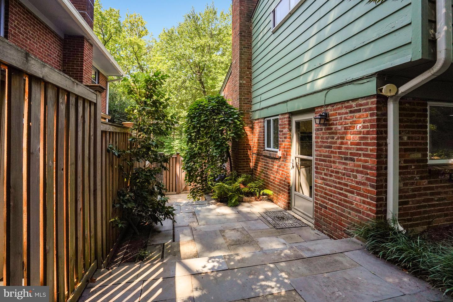 811 E TIMBER BRANCH PKWY, ALEXANDRIA, Virginia 22302, 5 Bedrooms Bedrooms, ,3 BathroomsBathrooms,Residential,For sale,811 E TIMBER BRANCH PKWY,VAAX2047672 MLS # VAAX2047672