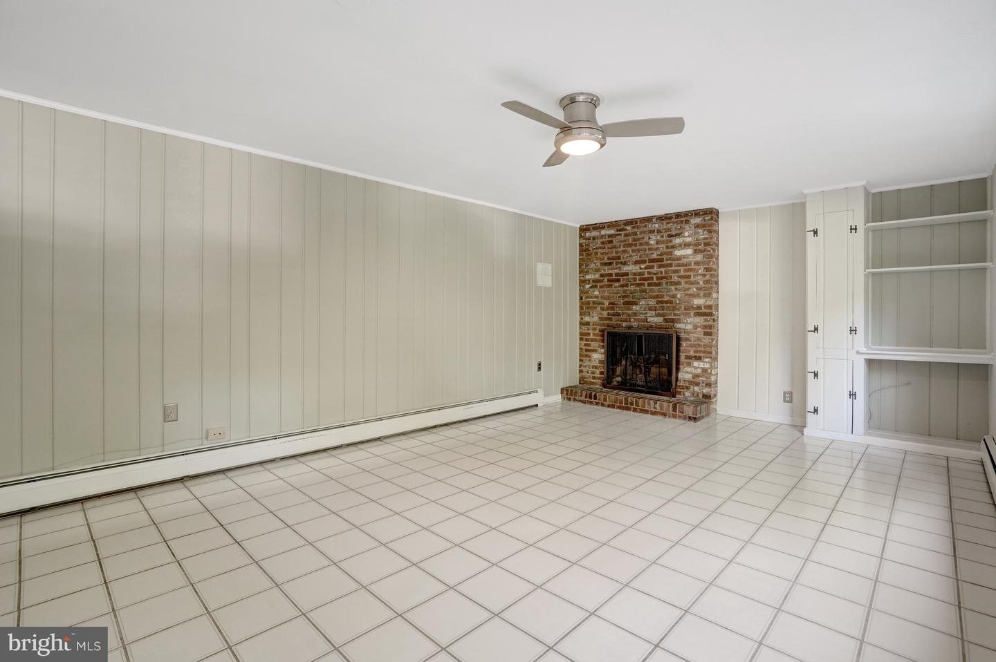 811 E TIMBER BRANCH PKWY, ALEXANDRIA, Virginia 22302, 5 Bedrooms Bedrooms, ,3 BathroomsBathrooms,Residential,For sale,811 E TIMBER BRANCH PKWY,VAAX2047672 MLS # VAAX2047672