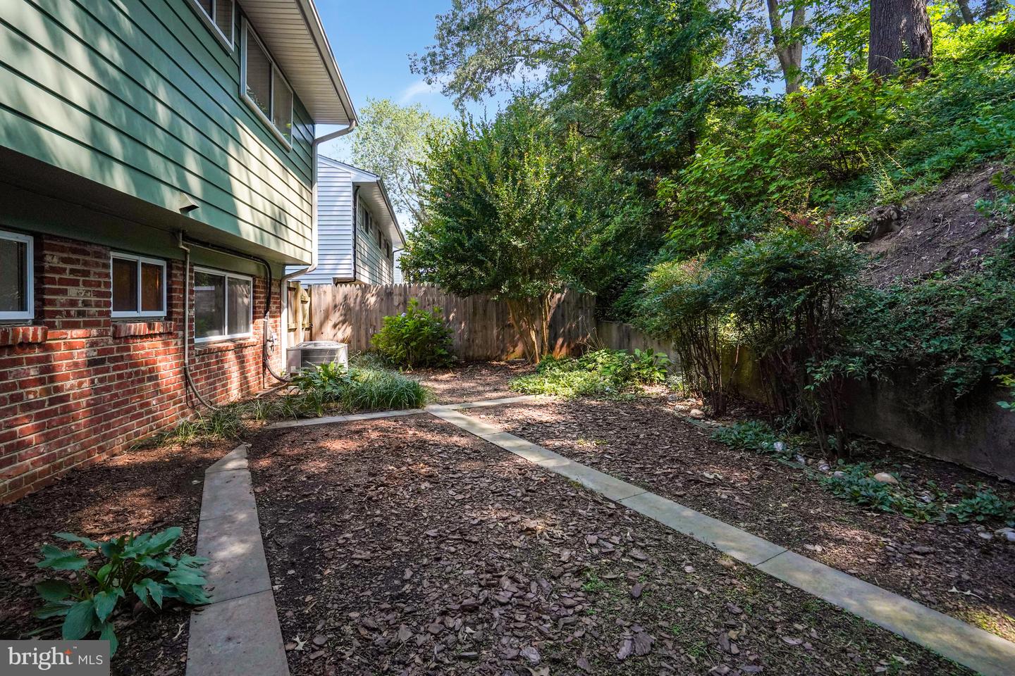 811 E TIMBER BRANCH PKWY, ALEXANDRIA, Virginia 22302, 5 Bedrooms Bedrooms, ,3 BathroomsBathrooms,Residential,For sale,811 E TIMBER BRANCH PKWY,VAAX2047672 MLS # VAAX2047672