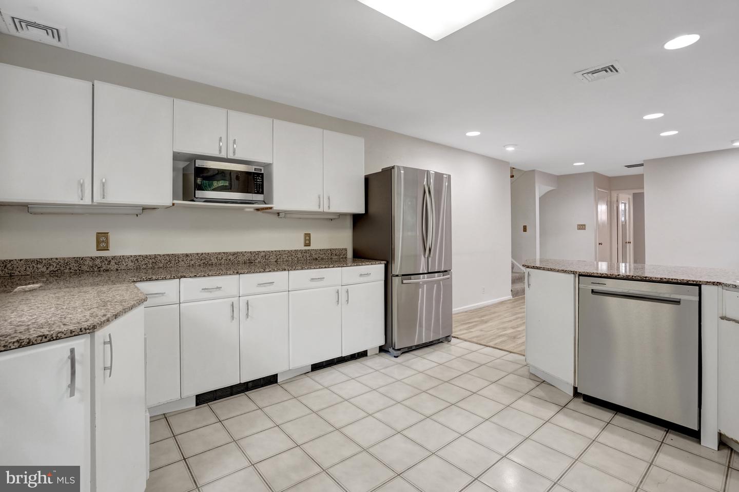 811 E TIMBER BRANCH PKWY, ALEXANDRIA, Virginia 22302, 5 Bedrooms Bedrooms, ,3 BathroomsBathrooms,Residential,For sale,811 E TIMBER BRANCH PKWY,VAAX2047672 MLS # VAAX2047672
