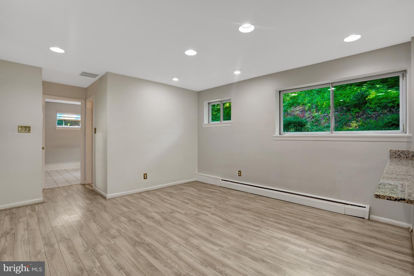 811 E TIMBER BRANCH PKWY, ALEXANDRIA, Virginia 22302, 5 Bedrooms Bedrooms, ,3 BathroomsBathrooms,Residential,For sale,811 E TIMBER BRANCH PKWY,VAAX2047672 MLS # VAAX2047672