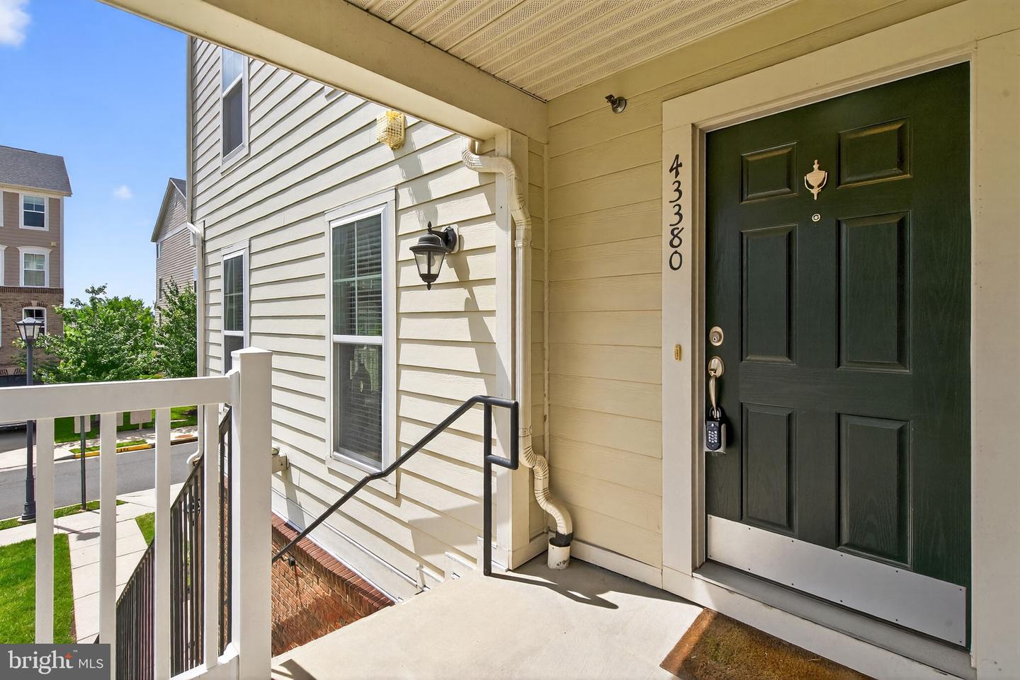43380 TOWN GATE SQ, CHANTILLY, Virginia 20152, 3 Bedrooms Bedrooms, ,2 BathroomsBathrooms,Residential,For sale,43380 TOWN GATE SQ,VALO2102810 MLS # VALO2102810
