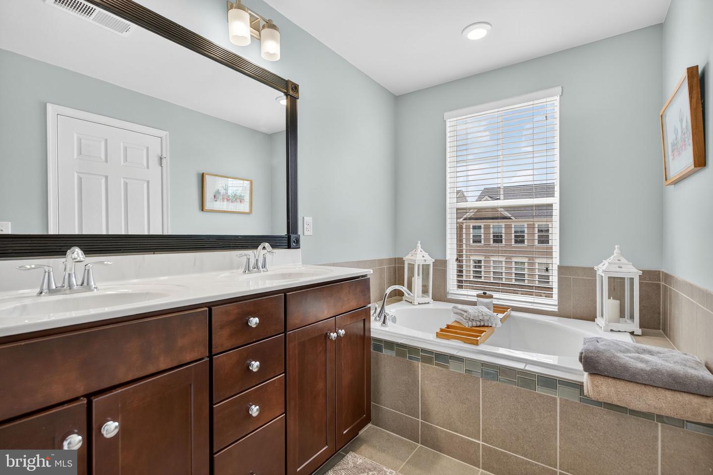 43380 TOWN GATE SQ, CHANTILLY, Virginia 20152, 3 Bedrooms Bedrooms, ,2 BathroomsBathrooms,Residential,For sale,43380 TOWN GATE SQ,VALO2102810 MLS # VALO2102810