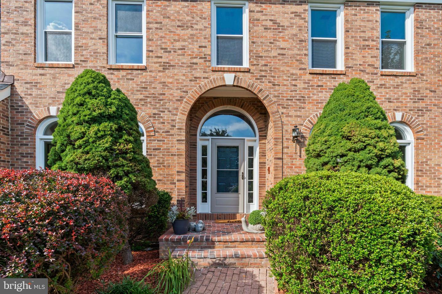 8160 RIDGE CREEK WAY, SPRINGFIELD, Virginia 22153, 4 Bedrooms Bedrooms, ,3 BathroomsBathrooms,Residential,For sale,8160 RIDGE CREEK WAY,VAFX2256658 MLS # VAFX2256658
