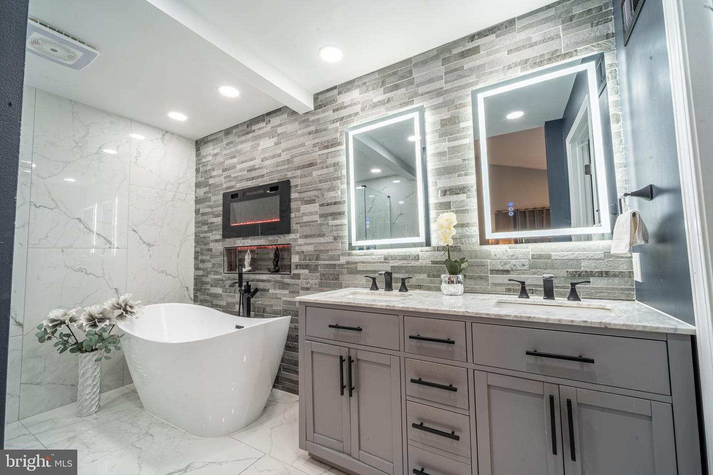 6427 KNAPSACK LN, CENTREVILLE, Virginia 20121, 3 Bedrooms Bedrooms, ,2 BathroomsBathrooms,Residential,For sale,6427 KNAPSACK LN,VAFX2256670 MLS # VAFX2256670