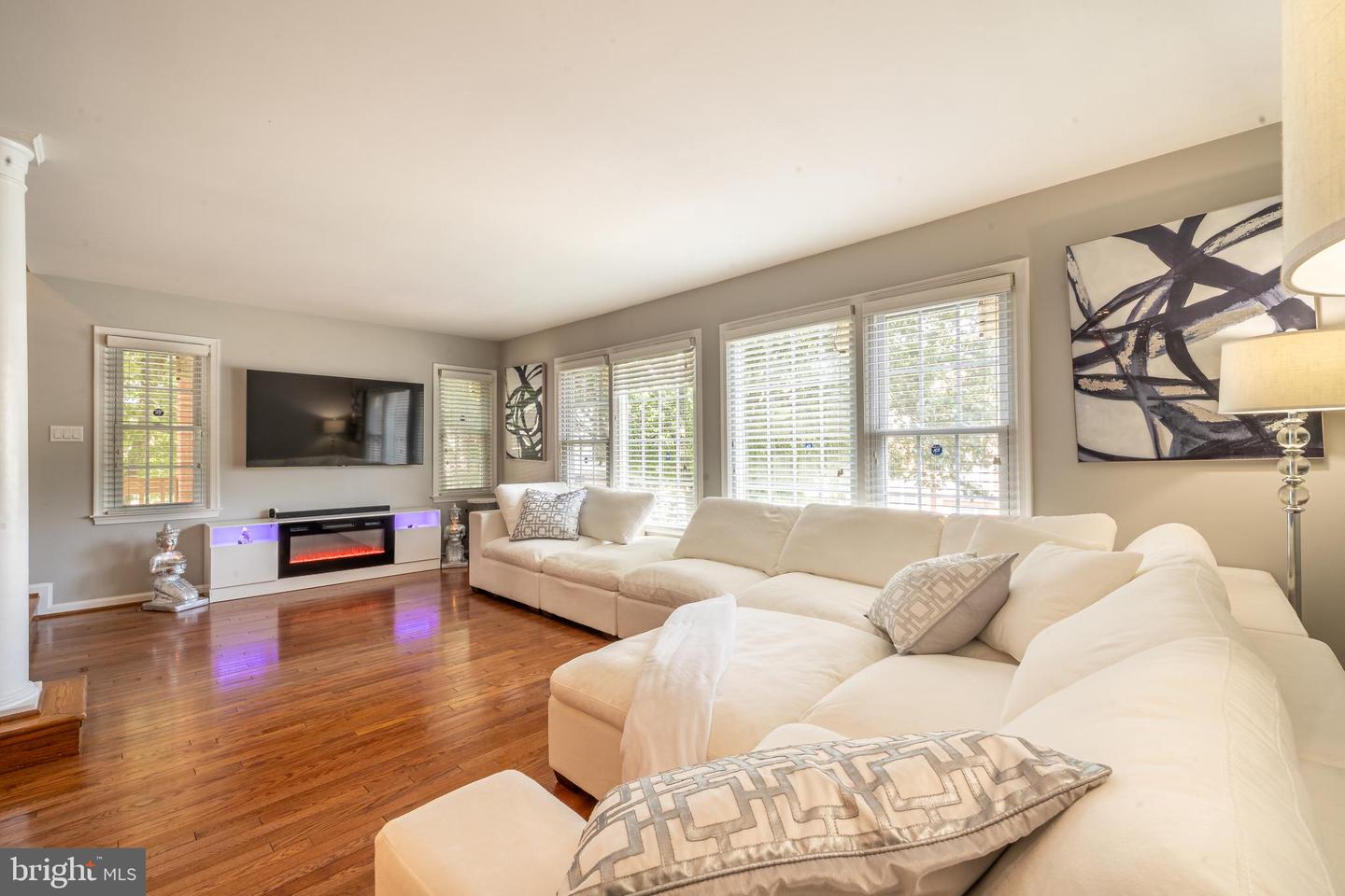 6427 KNAPSACK LN, CENTREVILLE, Virginia 20121, 3 Bedrooms Bedrooms, ,2 BathroomsBathrooms,Residential,For sale,6427 KNAPSACK LN,VAFX2256670 MLS # VAFX2256670