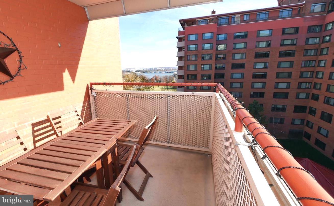 1021 ARLINGTON BLVD #942, ARLINGTON, Virginia 22209, 1 Bedroom Bedrooms, ,1 BathroomBathrooms,Residential,For sale,1021 ARLINGTON BLVD #942,VAAR2061200 MLS # VAAR2061200