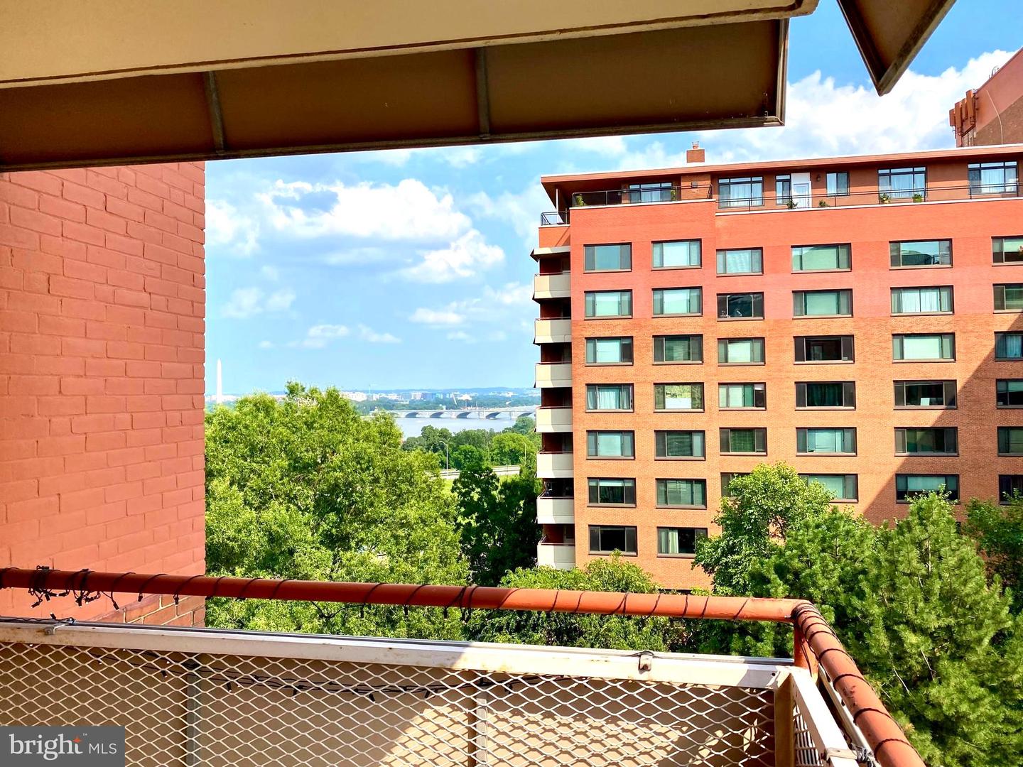 1021 ARLINGTON BLVD #942, ARLINGTON, Virginia 22209, 1 Bedroom Bedrooms, ,1 BathroomBathrooms,Residential,For sale,1021 ARLINGTON BLVD #942,VAAR2061200 MLS # VAAR2061200