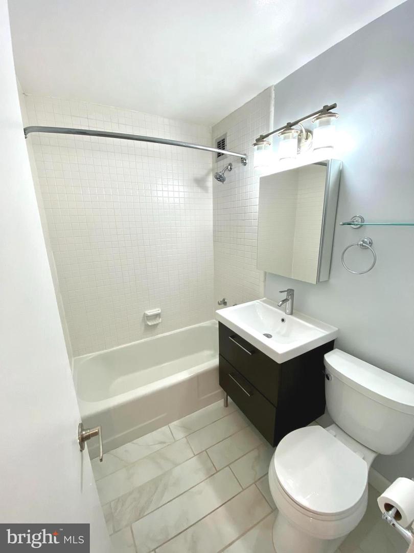 1021 ARLINGTON BLVD #942, ARLINGTON, Virginia 22209, 1 Bedroom Bedrooms, ,1 BathroomBathrooms,Residential,For sale,1021 ARLINGTON BLVD #942,VAAR2061200 MLS # VAAR2061200