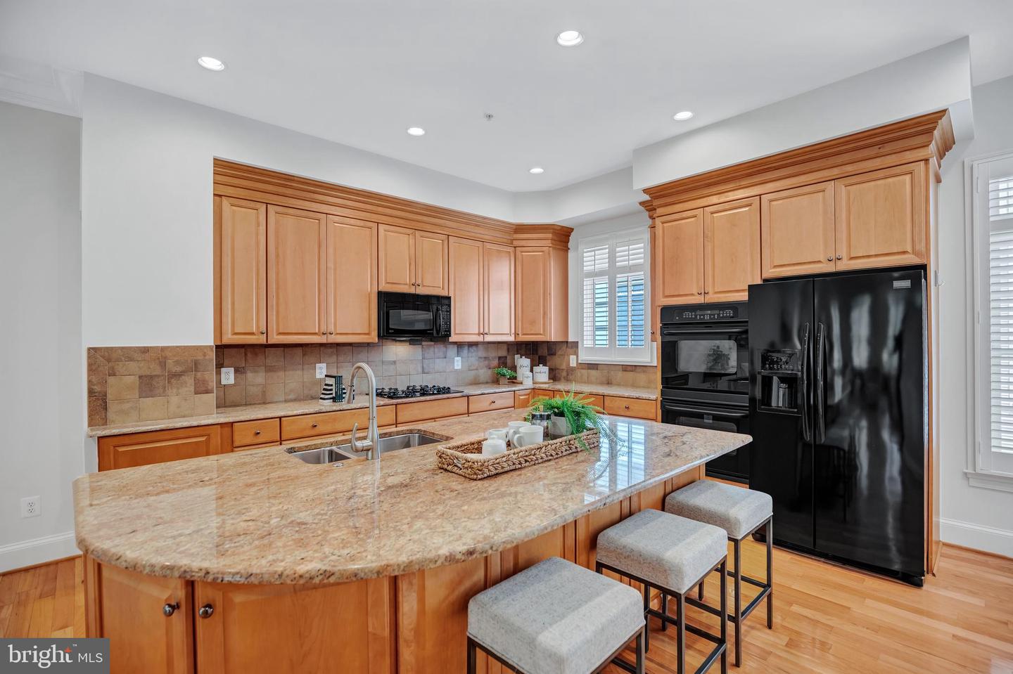 715 CARPENTER RD, ALEXANDRIA, Virginia 22314, 3 Bedrooms Bedrooms, ,3 BathroomsBathrooms,Residential,For sale,715 CARPENTER RD,VAAX2047714 MLS # VAAX2047714