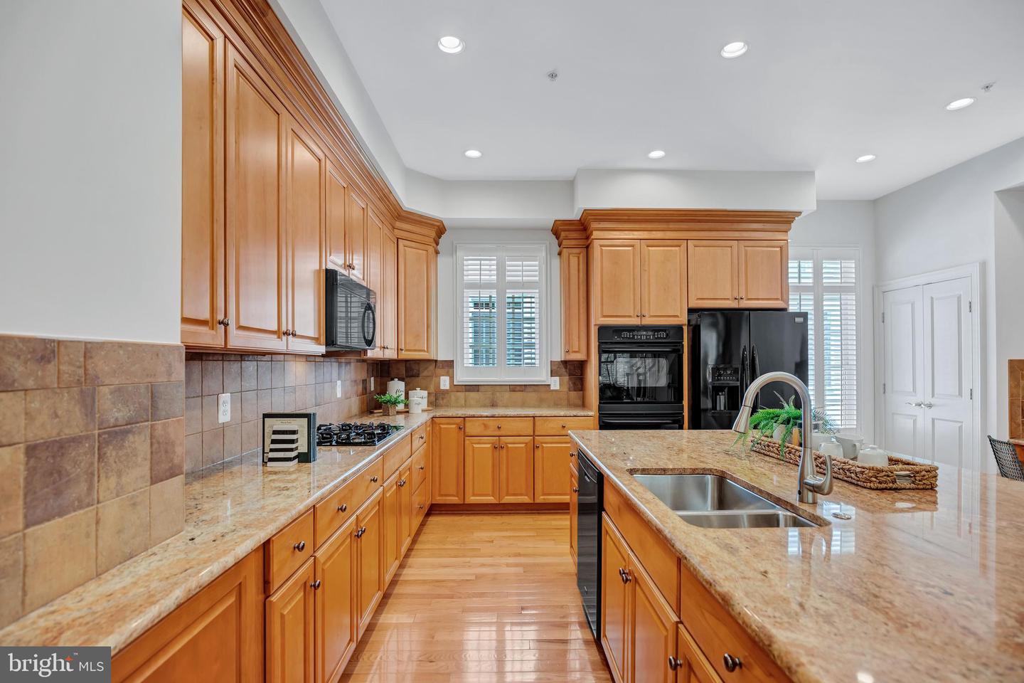 715 CARPENTER RD, ALEXANDRIA, Virginia 22314, 3 Bedrooms Bedrooms, ,3 BathroomsBathrooms,Residential,For sale,715 CARPENTER RD,VAAX2047714 MLS # VAAX2047714