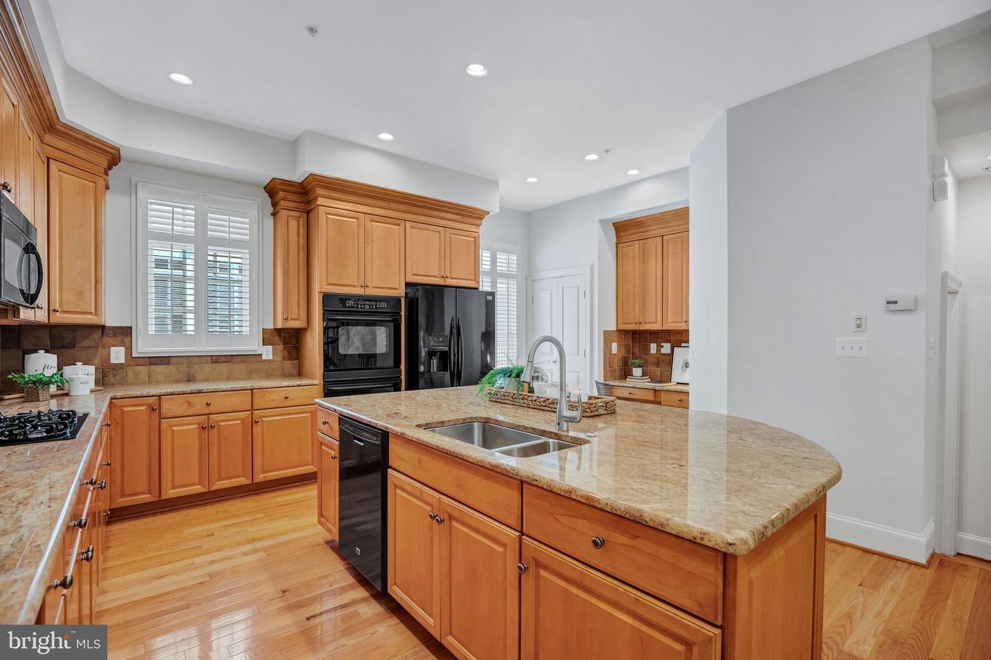715 CARPENTER RD, ALEXANDRIA, Virginia 22314, 3 Bedrooms Bedrooms, ,3 BathroomsBathrooms,Residential,For sale,715 CARPENTER RD,VAAX2047714 MLS # VAAX2047714