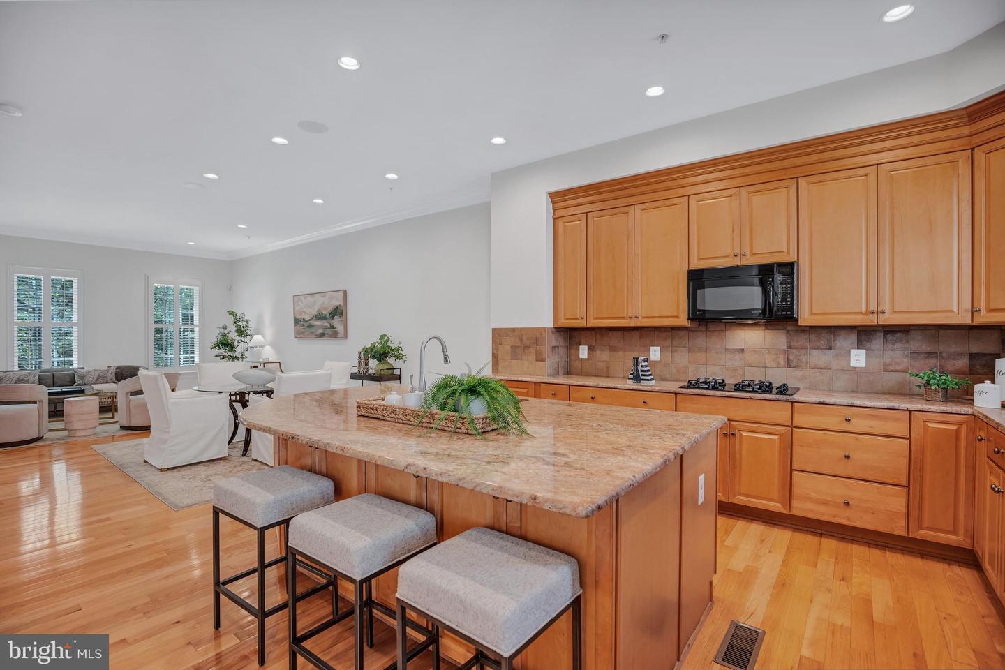 715 CARPENTER RD, ALEXANDRIA, Virginia 22314, 3 Bedrooms Bedrooms, ,3 BathroomsBathrooms,Residential,For sale,715 CARPENTER RD,VAAX2047714 MLS # VAAX2047714