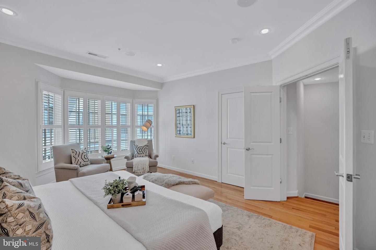 715 CARPENTER RD, ALEXANDRIA, Virginia 22314, 3 Bedrooms Bedrooms, ,3 BathroomsBathrooms,Residential,For sale,715 CARPENTER RD,VAAX2047714 MLS # VAAX2047714