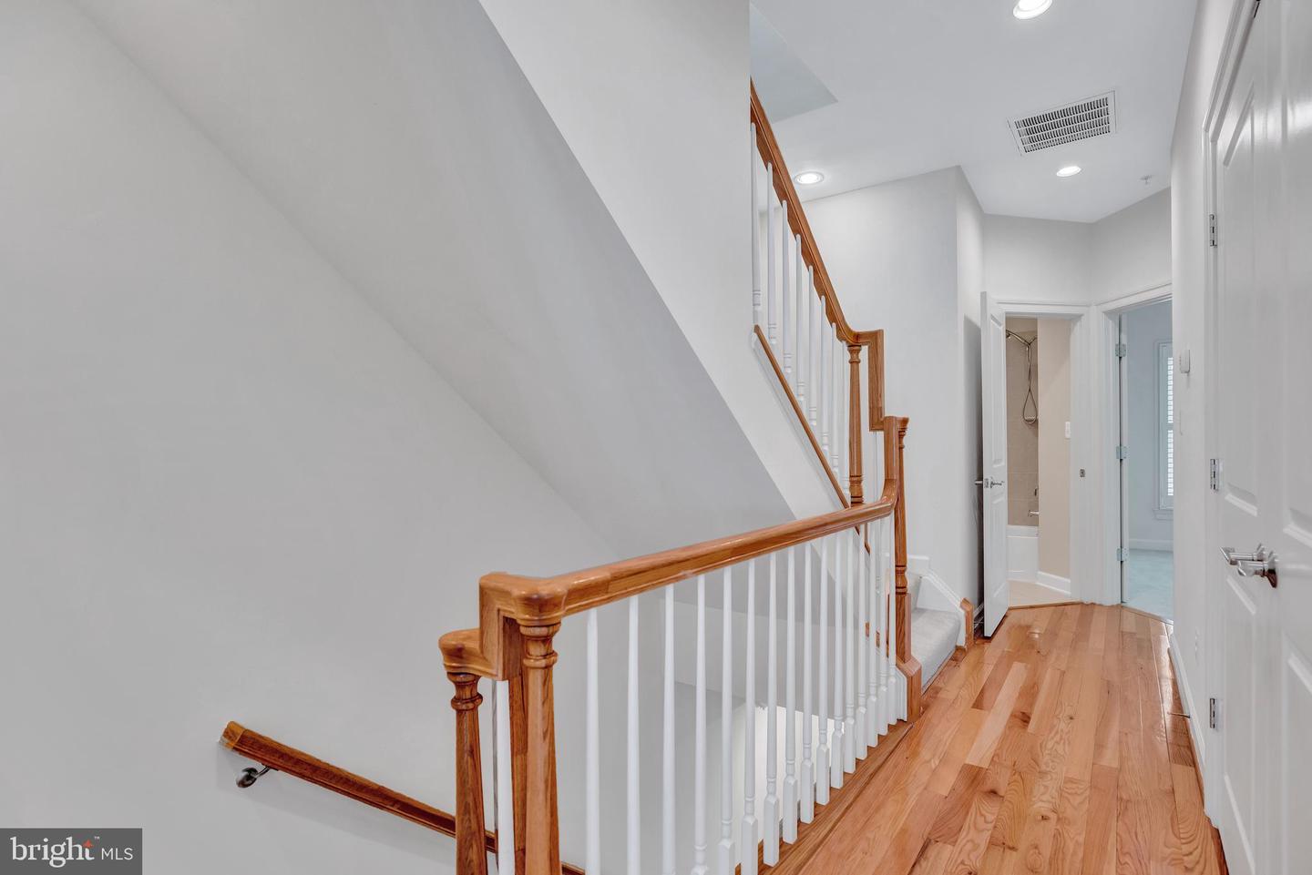 715 CARPENTER RD, ALEXANDRIA, Virginia 22314, 3 Bedrooms Bedrooms, ,3 BathroomsBathrooms,Residential,For sale,715 CARPENTER RD,VAAX2047714 MLS # VAAX2047714