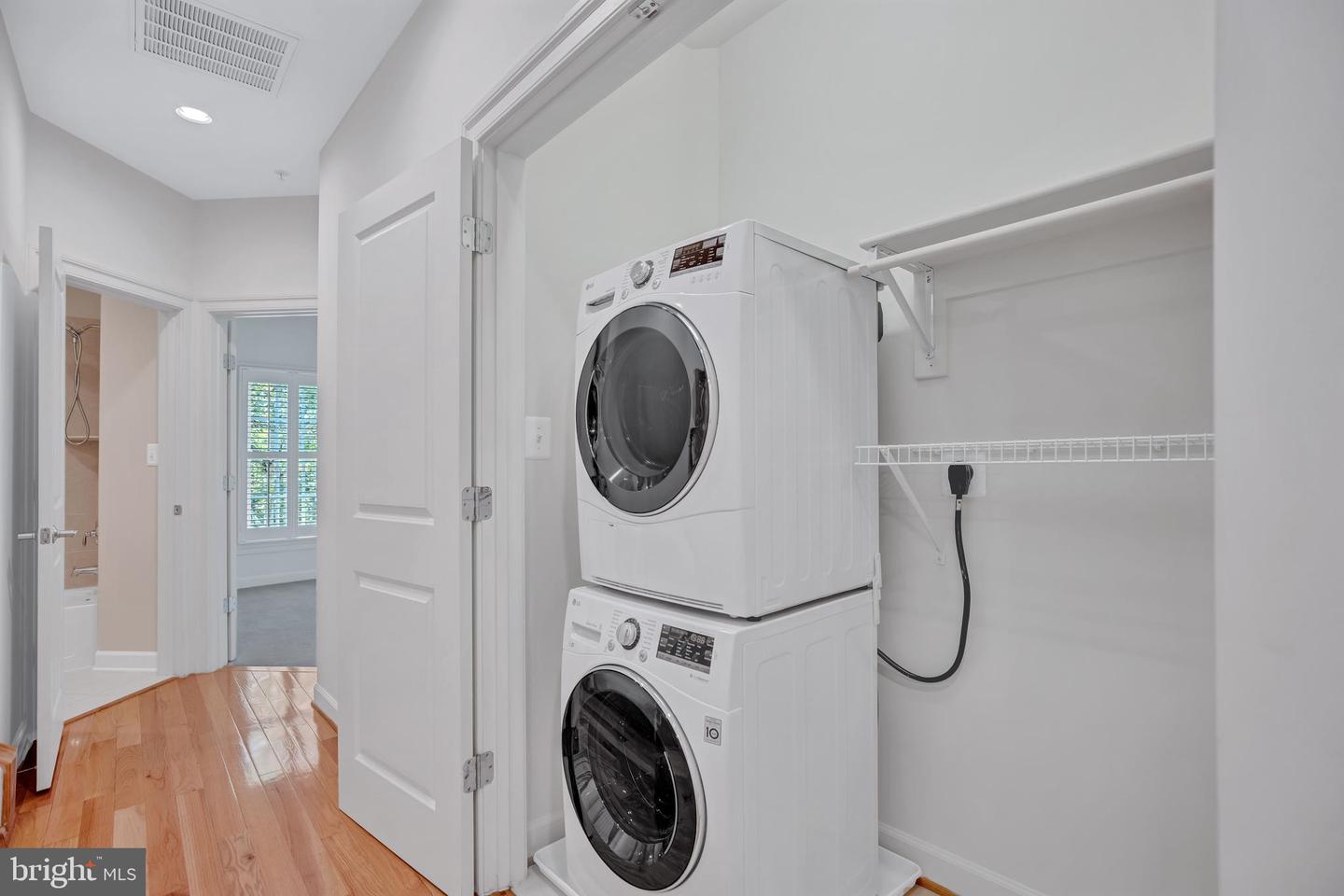 715 CARPENTER RD, ALEXANDRIA, Virginia 22314, 3 Bedrooms Bedrooms, ,3 BathroomsBathrooms,Residential,For sale,715 CARPENTER RD,VAAX2047714 MLS # VAAX2047714