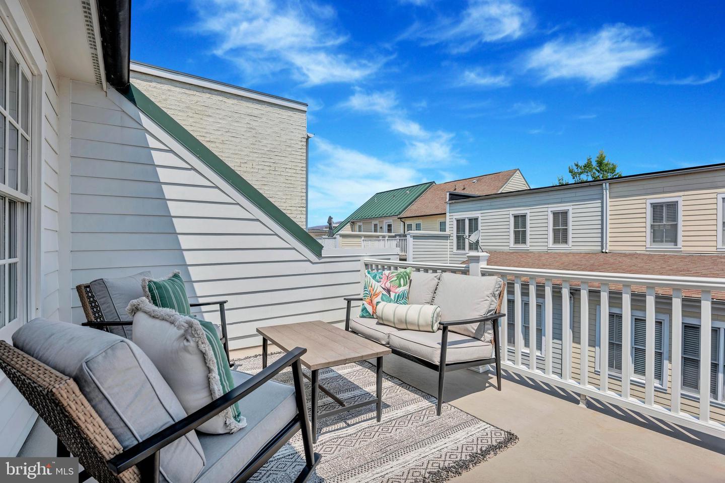 715 CARPENTER RD, ALEXANDRIA, Virginia 22314, 3 Bedrooms Bedrooms, ,3 BathroomsBathrooms,Residential,For sale,715 CARPENTER RD,VAAX2047714 MLS # VAAX2047714