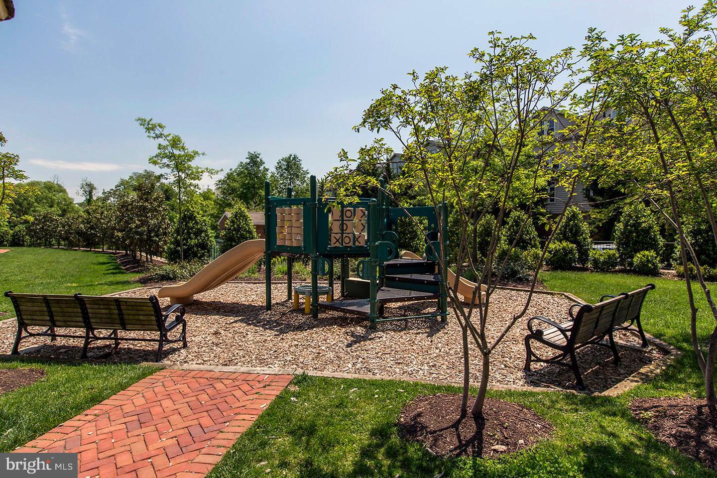 715 CARPENTER RD, ALEXANDRIA, Virginia 22314, 3 Bedrooms Bedrooms, ,3 BathroomsBathrooms,Residential,For sale,715 CARPENTER RD,VAAX2047714 MLS # VAAX2047714