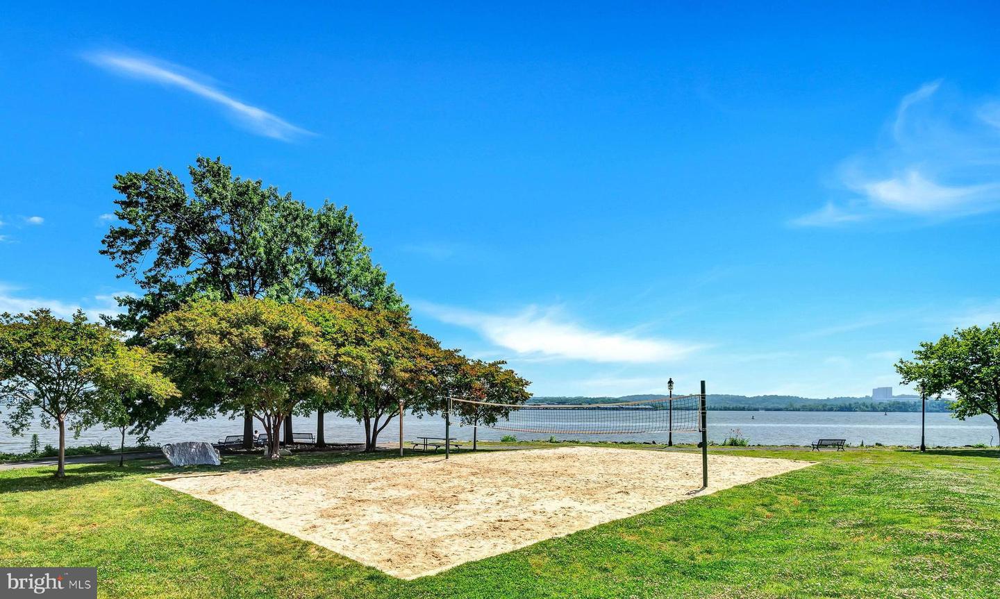 715 CARPENTER RD, ALEXANDRIA, Virginia 22314, 3 Bedrooms Bedrooms, ,3 BathroomsBathrooms,Residential,For sale,715 CARPENTER RD,VAAX2047714 MLS # VAAX2047714