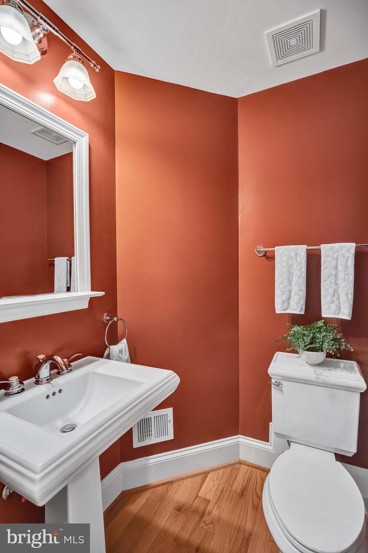 715 CARPENTER RD, ALEXANDRIA, Virginia 22314, 3 Bedrooms Bedrooms, ,3 BathroomsBathrooms,Residential,For sale,715 CARPENTER RD,VAAX2047714 MLS # VAAX2047714