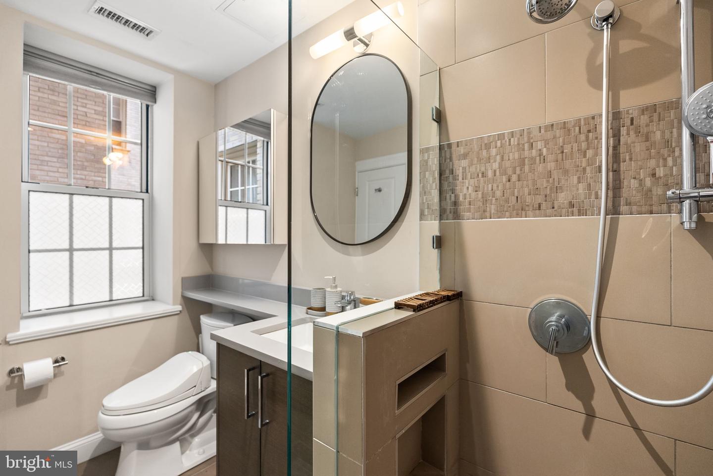 1801 16TH ST NW #102, WASHINGTON, District Of Columbia 20009, 1 Bedroom Bedrooms, ,1 BathroomBathrooms,Residential,For sale,1801 16TH ST NW #102,DCDC2211538 MLS # DCDC2211538