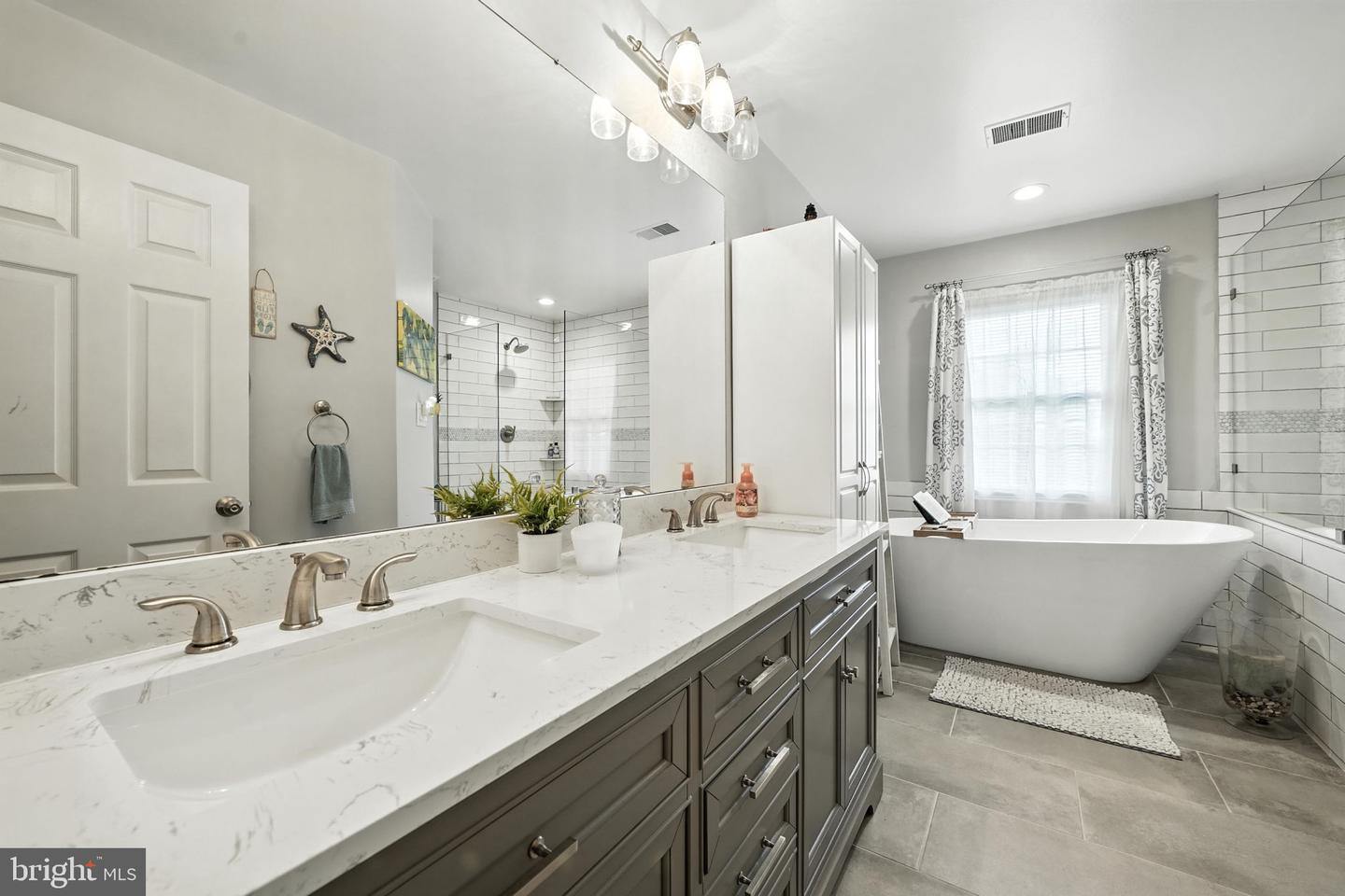 14434 N SLOPE ST, CENTREVILLE, Virginia 20120, 4 Bedrooms Bedrooms, ,3 BathroomsBathrooms,Residential,For sale,14434 N SLOPE ST,VAFX2256858 MLS # VAFX2256858
