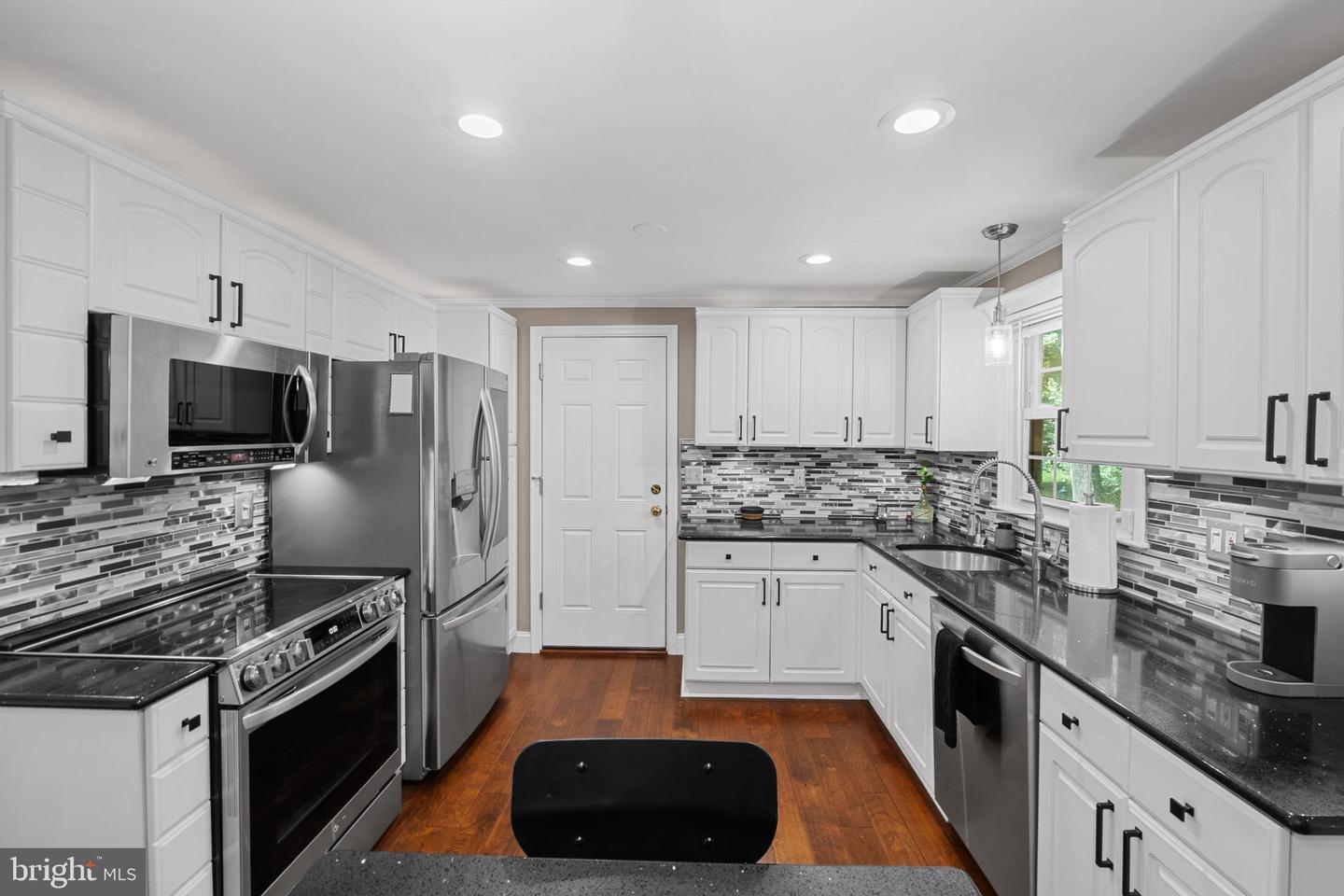 6362 WOODLAND RIDGE CT, CENTREVILLE, Virginia 20121, 4 Bedrooms Bedrooms, ,2 BathroomsBathrooms,Residential,For sale,6362 WOODLAND RIDGE CT,VAFX2256886 MLS # VAFX2256886